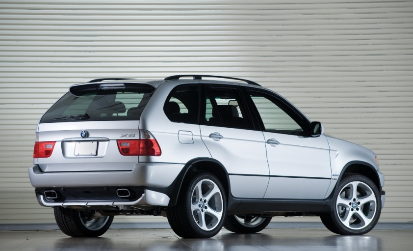 Заднее стекло BMW X5