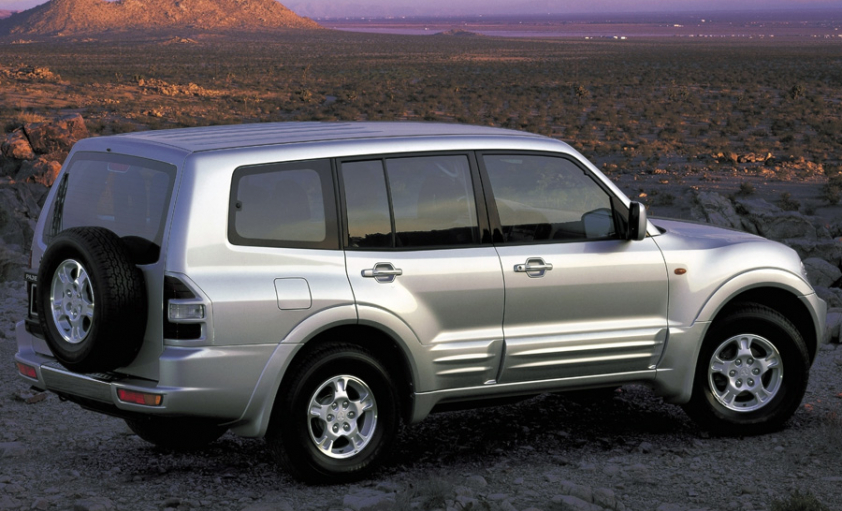 Боковое стекло MITSUBISHI PAJERO III  